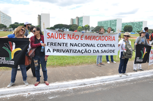 Foto do "bloco" do Serviço Social na marcha unificada