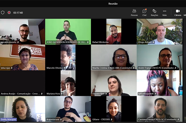 Imagem mostra a tela de uma plataforma de reunião on-line, com os rostos de participantes da reunião da comunicação em janelas separadas.