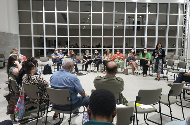 Imagem mostra uma das reuniões de articulação da Conape, com participantes reunidos em círculo.