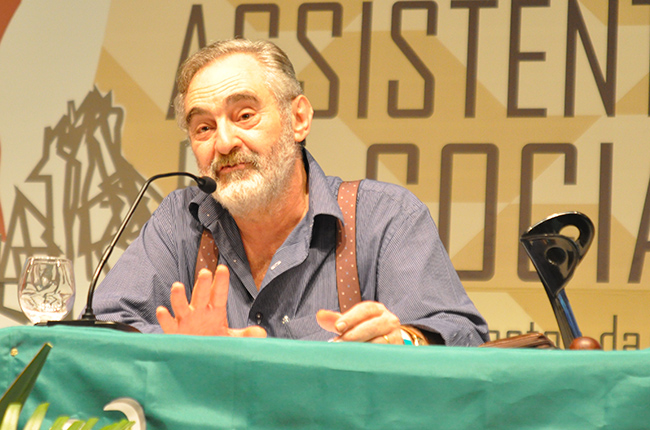 Professor José Paulo Netto abriu a primeira conferência (foto: Rafael Werkema)