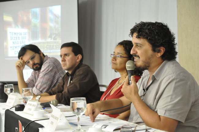 Conferência debateu a conjuntura política com o conselheiro do CFESS Maurílio Matos e o professor Rodrigo Castelo (foto: Rafael Werkema)