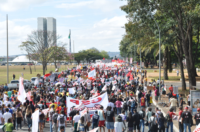 Foto da greve geral dos servidores/as da Educação, em 2012, em Brasília (DF)
