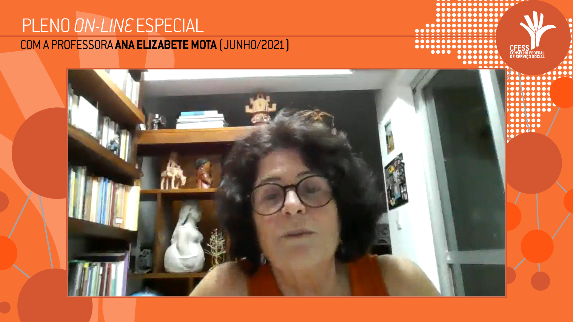 Imagem da professora Ana Elizabete Mota, durante debate com a gestão do CFESS, por meio virtual, mostrada em um quadro, com fundo colorido laranja.