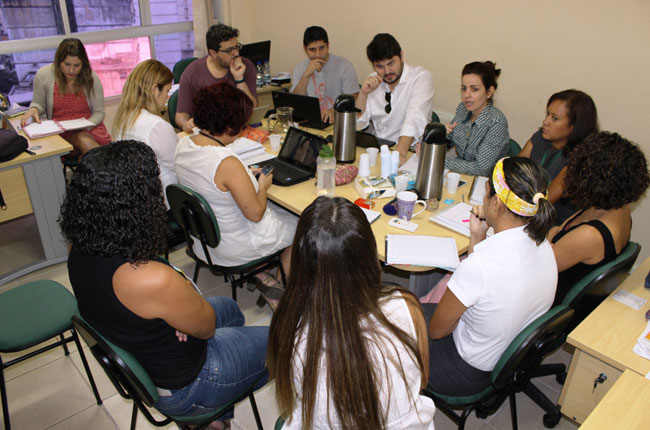 Imagem da reunião entre CFESS e CRESS-ES em Vitória 