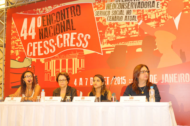 Mesa que apresentou a Agenda Permanente do Conjunto CFESS-CRESS