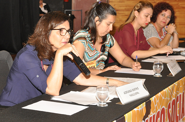 Foto das palestrantes Adriana Mathis e Corina Leguizamón, na mesa 	Direitos Humanos e o Direito Internacional: conquistas históricas e desafios para o Serviço Social