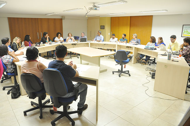 Imagem da reunião com os funcionários do CFESS, que foi um dos assuntos do Pleno 