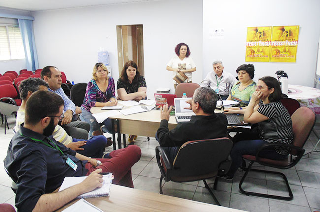Imagem da reunião entre conselheiras do CFESS e do CRESS-SP, durante a visita do CFESS na Estrada.