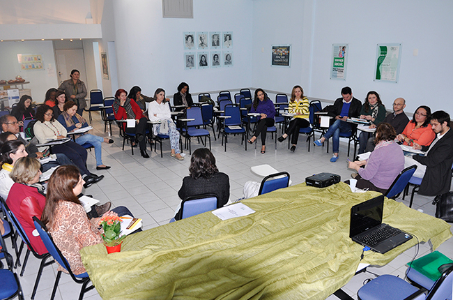 Imagem mostra participantes do Encontro das COFI