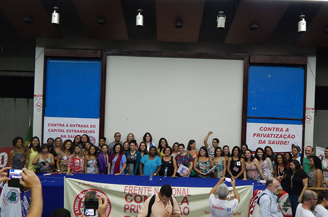 Imagem do grupo de assistentes sociais que participou do Seminário da Frente da Saúde 