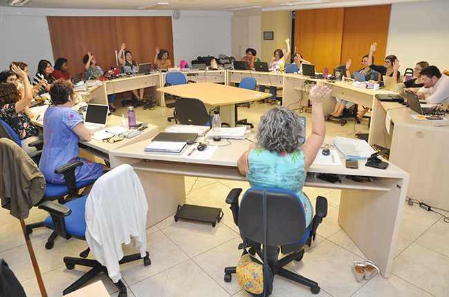 Imagem da reunião do Conselho Pleno do CFESS de abril