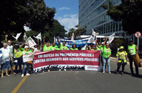 Assistentes sociais ocupam ministério em Brasília, em defesa da previdência