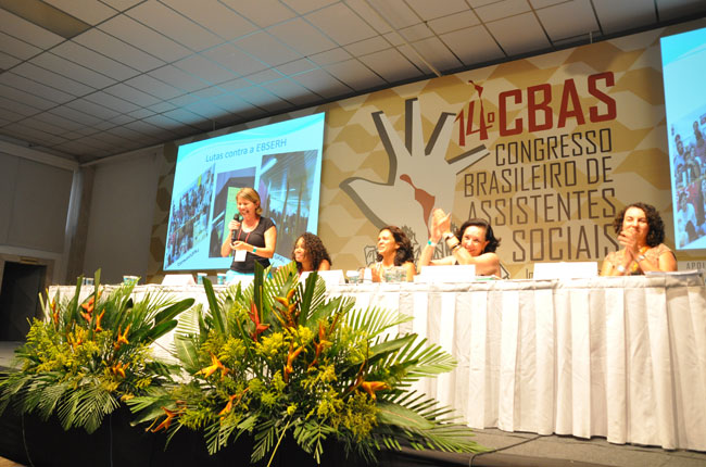 Plenária debateu o trabalho de assistentes sociais na área da saúde (foto: Rafael Werkema)
