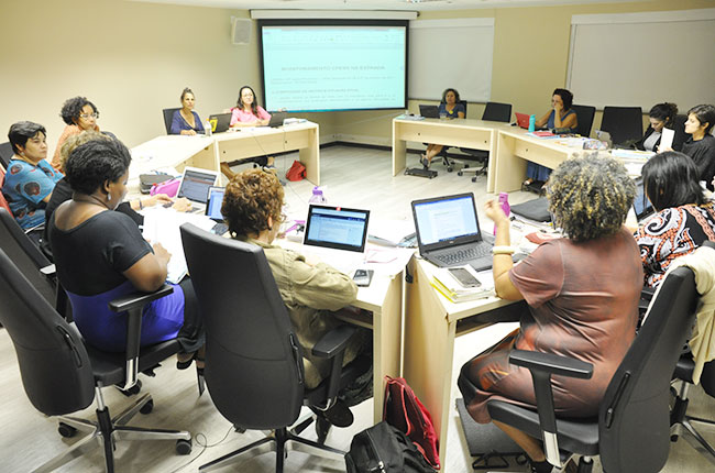 Imagem das conselheiras do CFESS reunidas no Conselho Pleno, na sede da entidade.