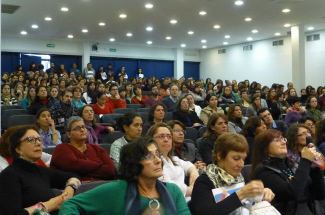 Público lota auditório onde ocorreu o evento no Uruguai