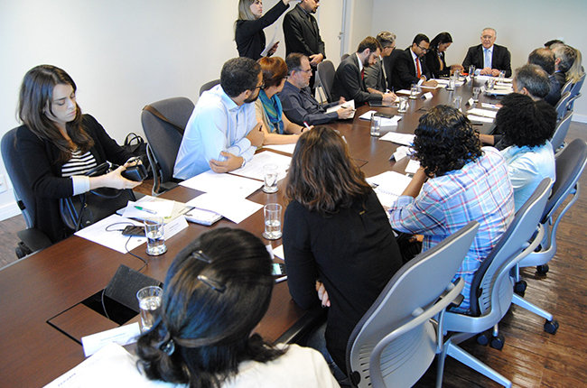 Imagem mostra reunião no MDSA que contou com a presença do secretário-executivo da pasta, Alberto Beltrame