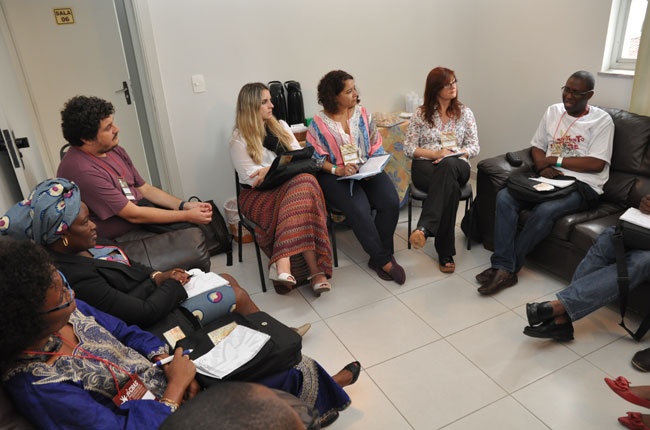 CFESS se reuniu ainda com profissionais de Angola e da Argentina, para socializar experiências (foto: Diogo Adjuto)