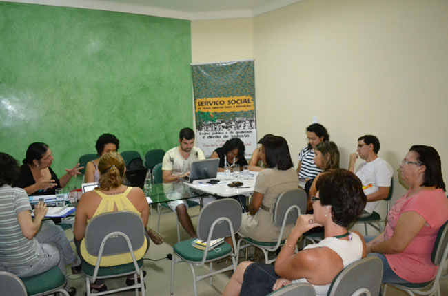 Foto da reunião do CFESS com o CRESS Pernambuco nos dias 4 e 5 de maio de 2013