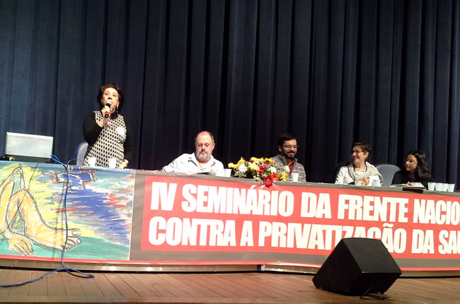 Uma das mesas do seminário da Frente Nacional contra a privatização da Saúde